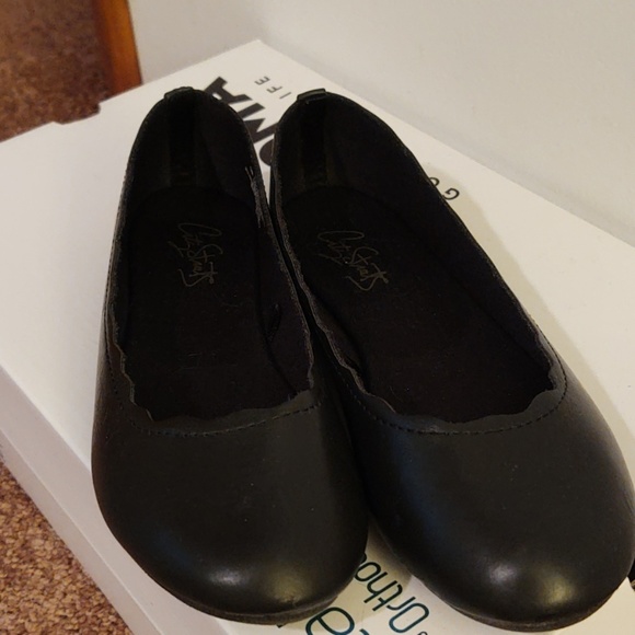 City Streets flats. Two pair. Size 5. - Picture 6 of 7